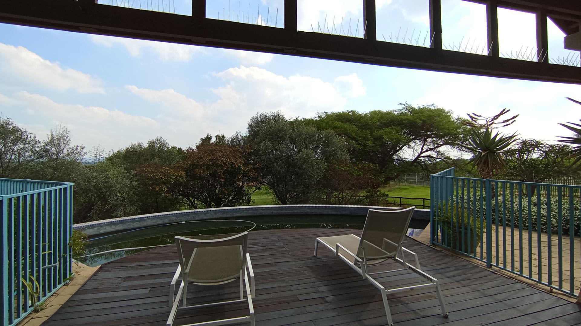 Patio - 108 square meters of property in Midrand Estates