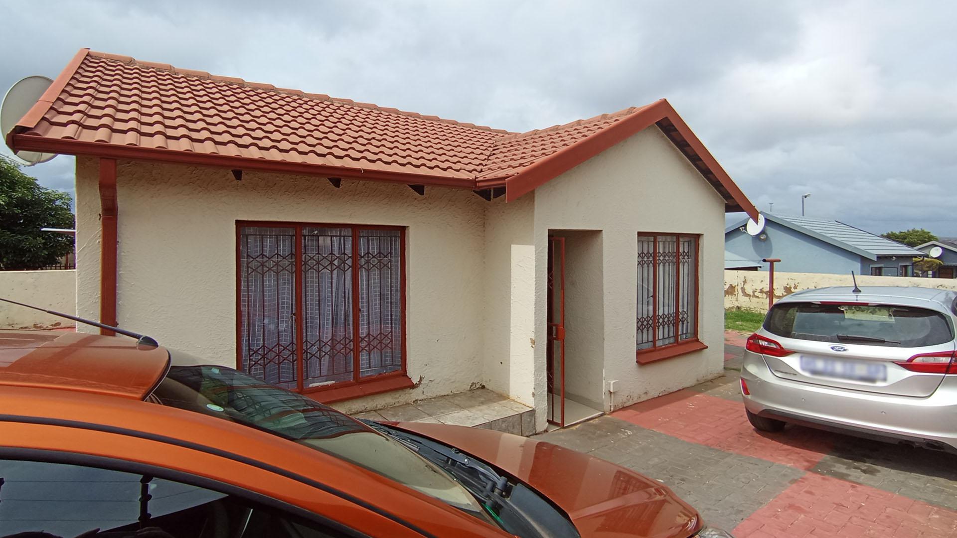 Front View of property in Lotus Gardens