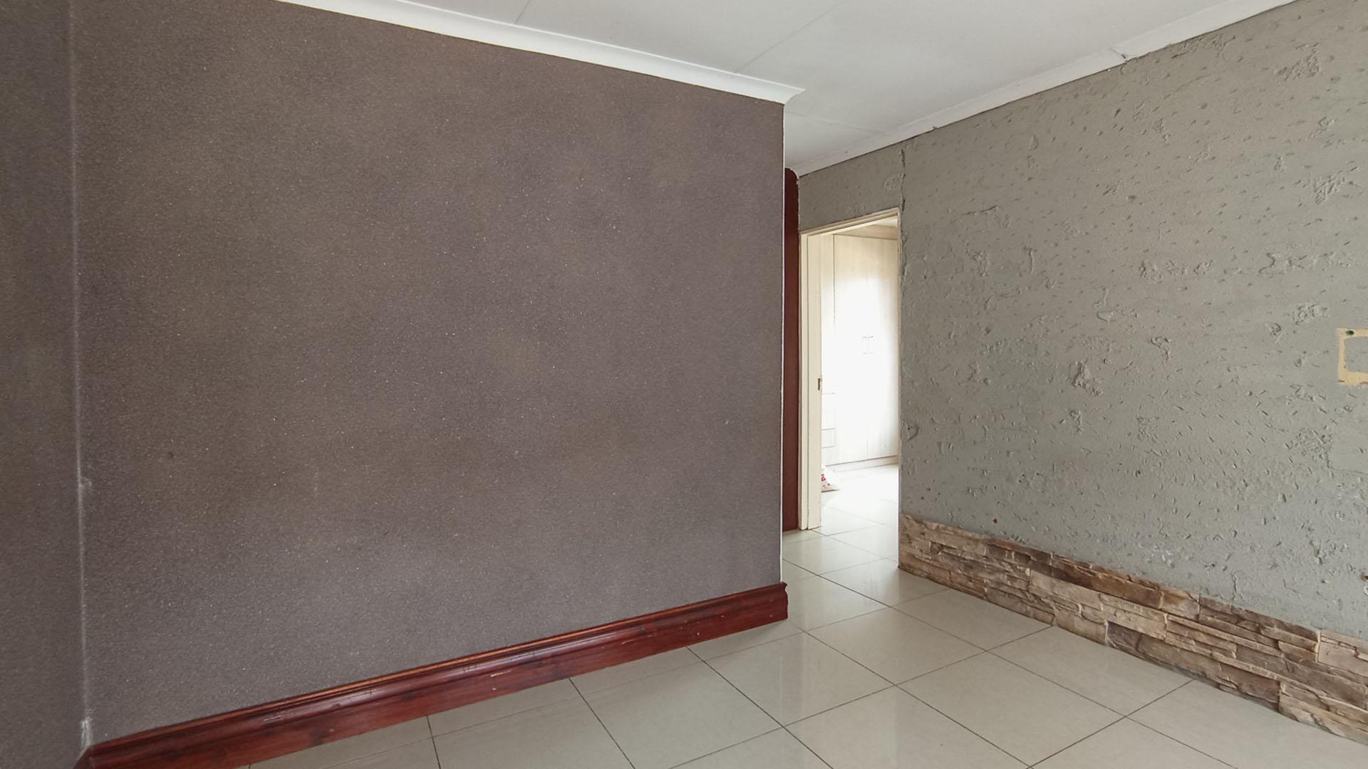 Lounges - 11 square meters of property in Lotus Gardens