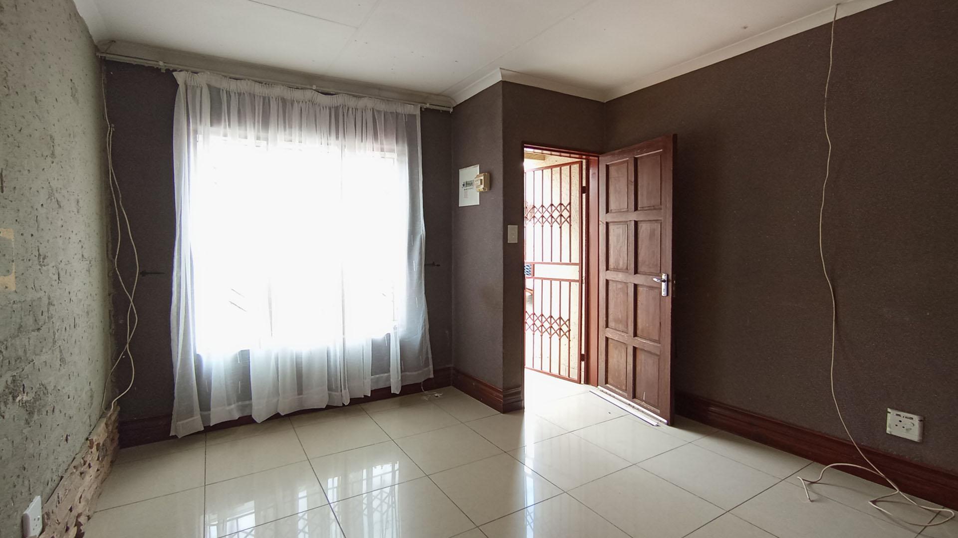 Lounges - 11 square meters of property in Lotus Gardens