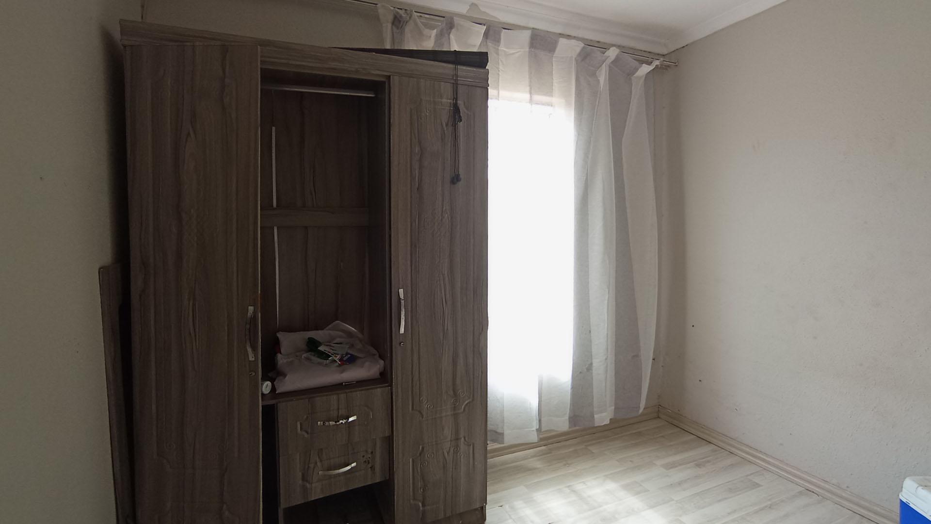 Bed Room 3 - 7 square meters of property in Lotus Gardens