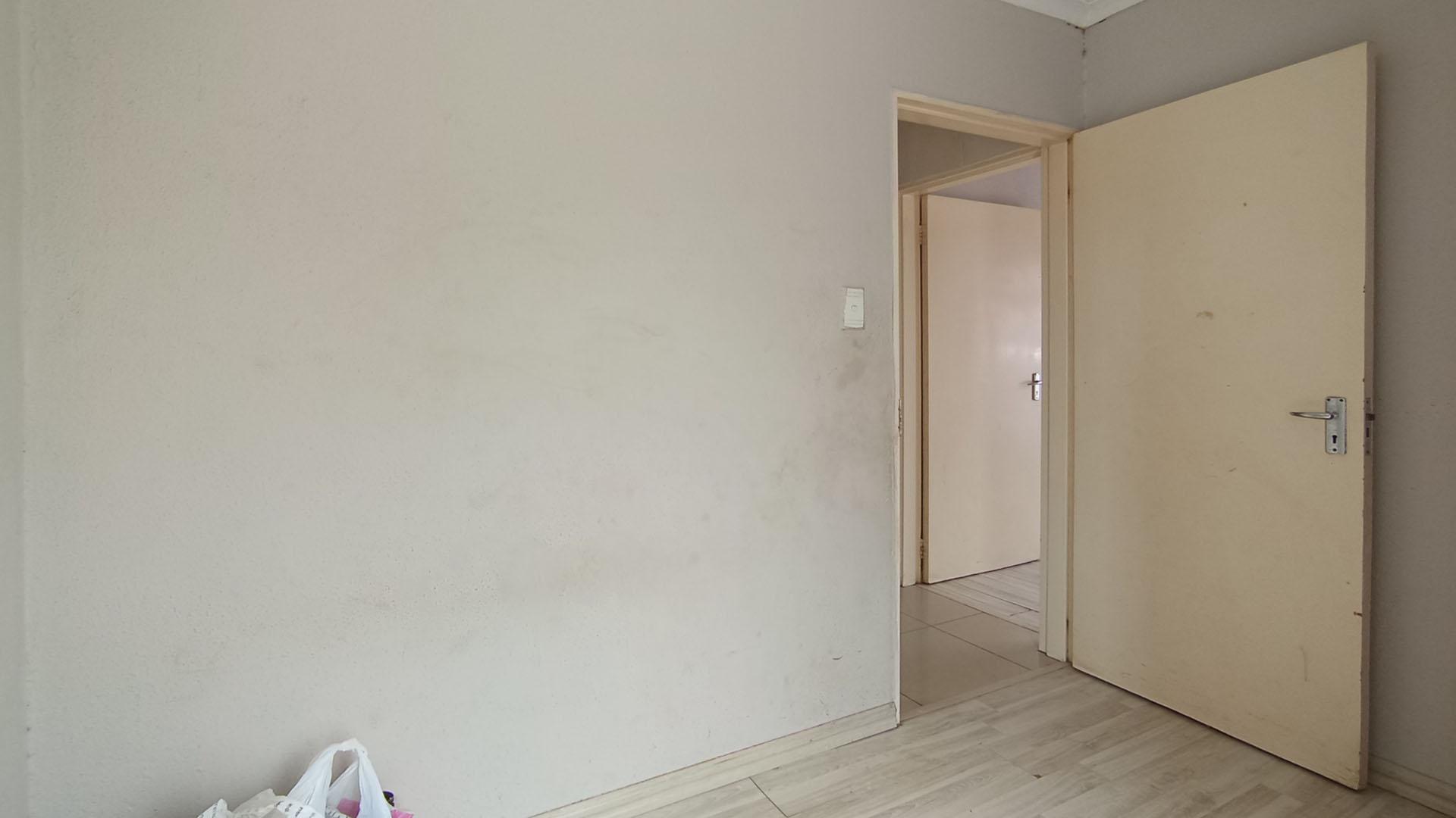 Bed Room 3 - 7 square meters of property in Lotus Gardens