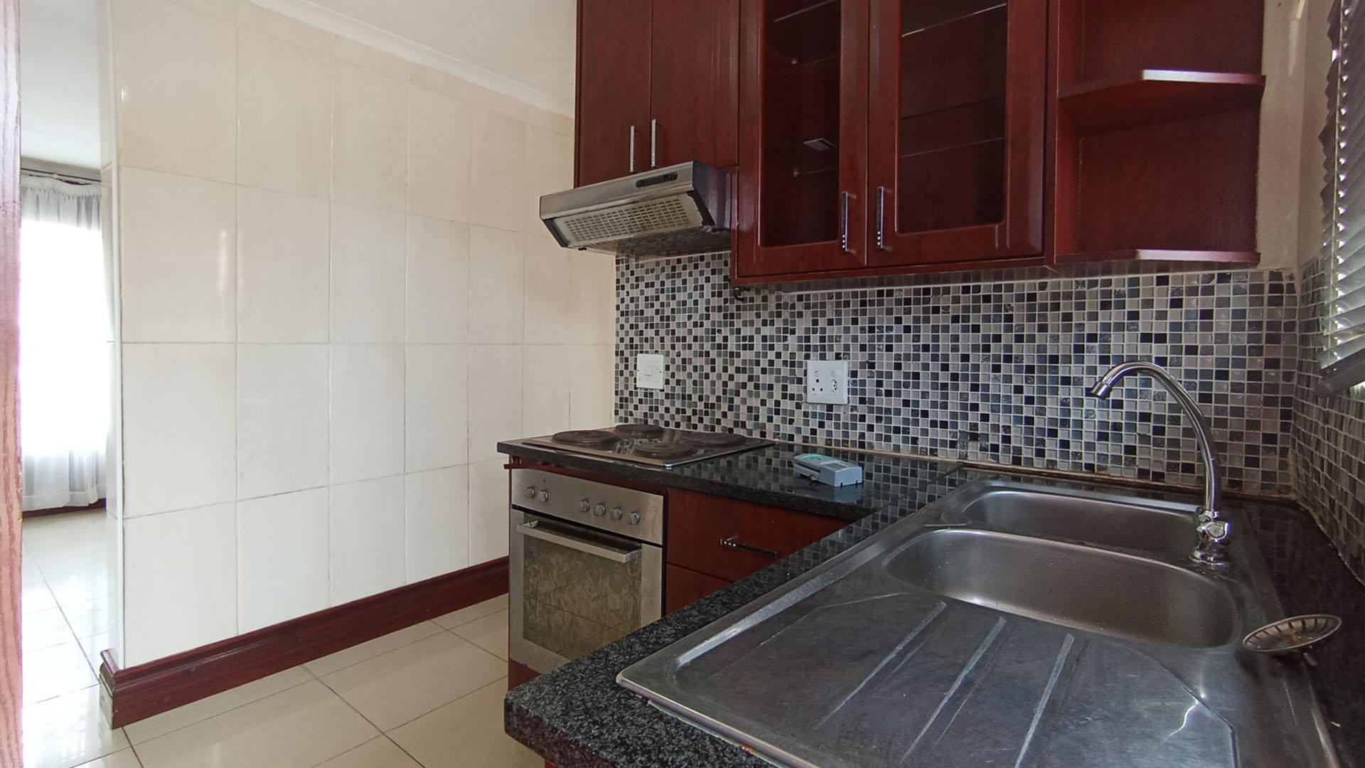 Kitchen - 7 square meters of property in Lotus Gardens