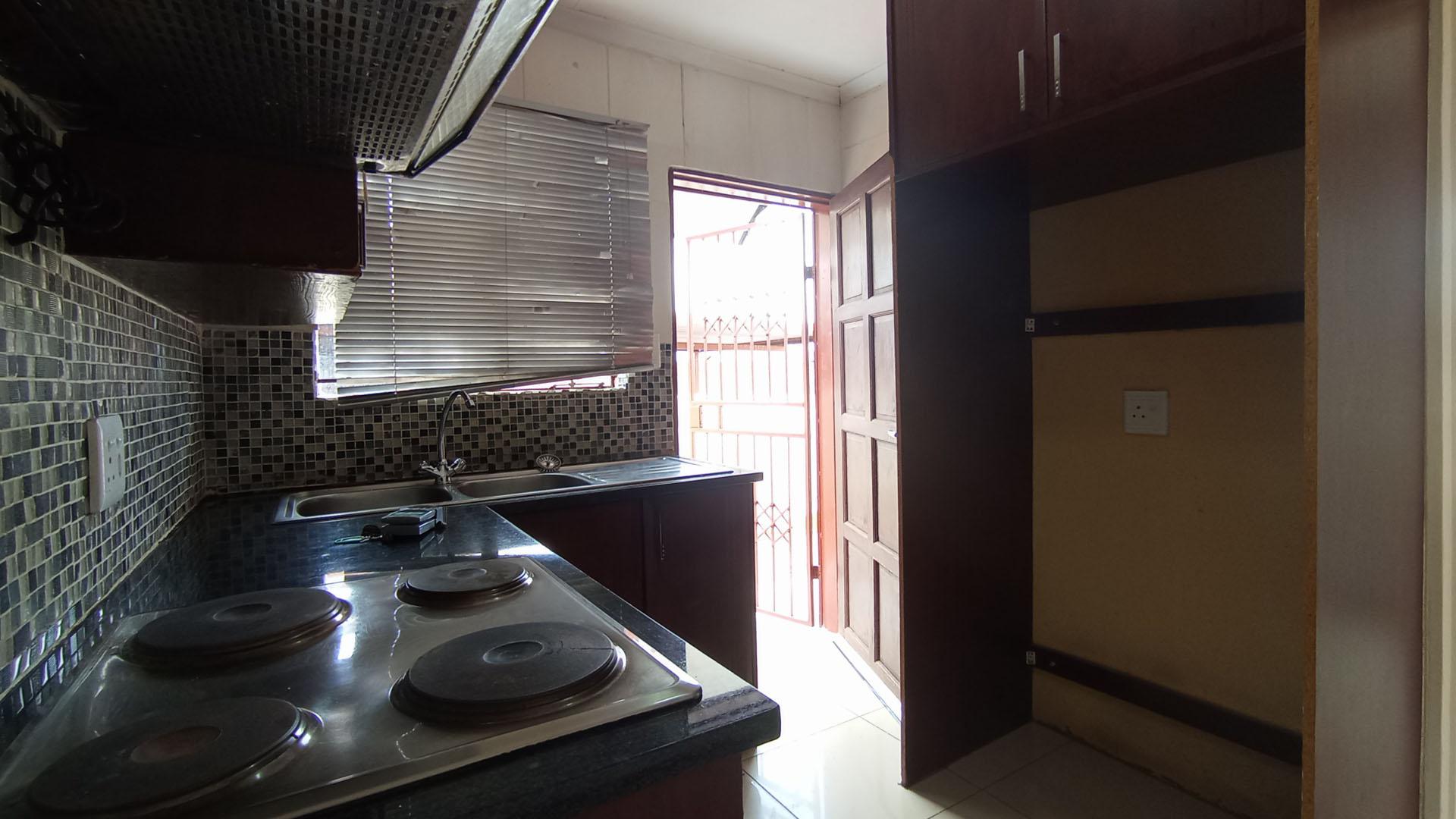 Kitchen - 7 square meters of property in Lotus Gardens