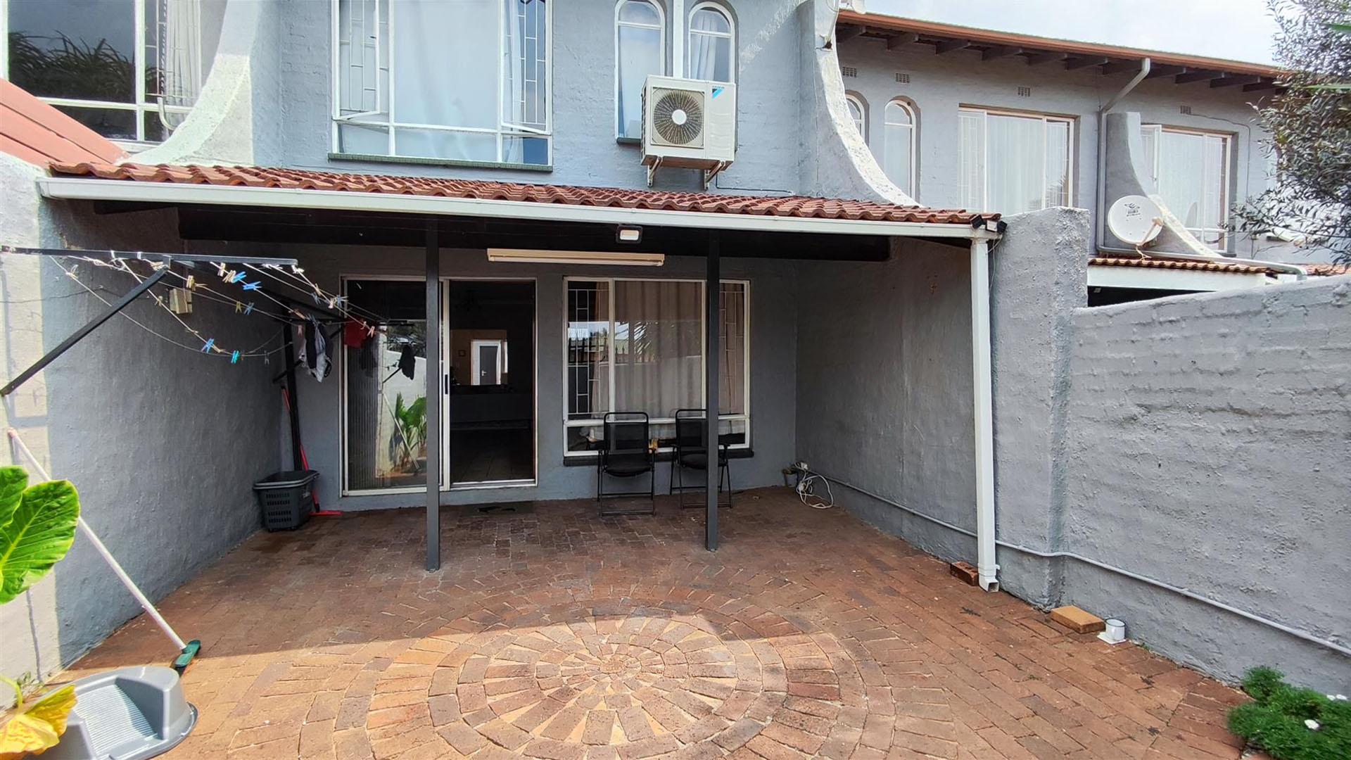 Patio - 15 square meters of property in Aston Manor