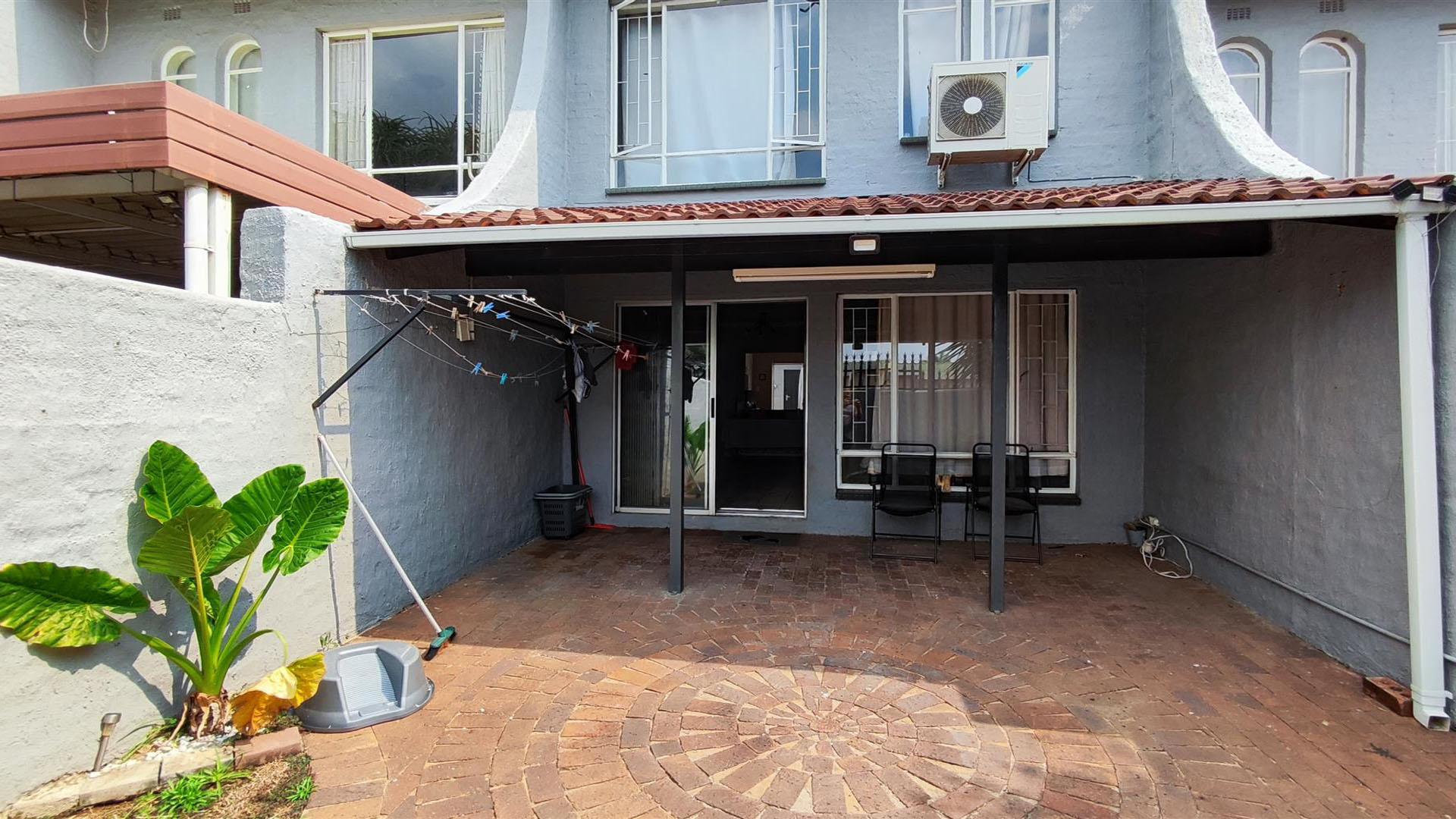 Patio - 15 square meters of property in Aston Manor