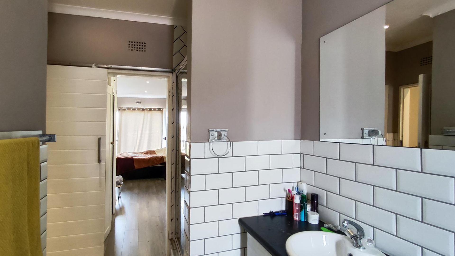 Bathroom 1 - 10 square meters of property in Aston Manor
