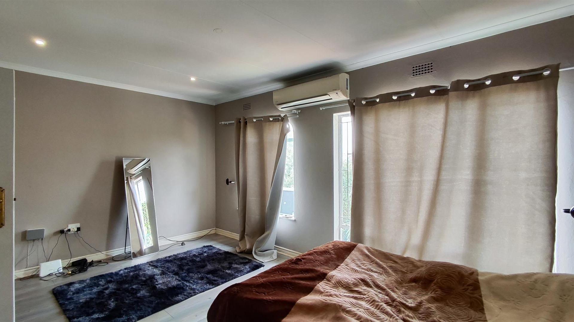 Main Bedroom - 29 square meters of property in Aston Manor