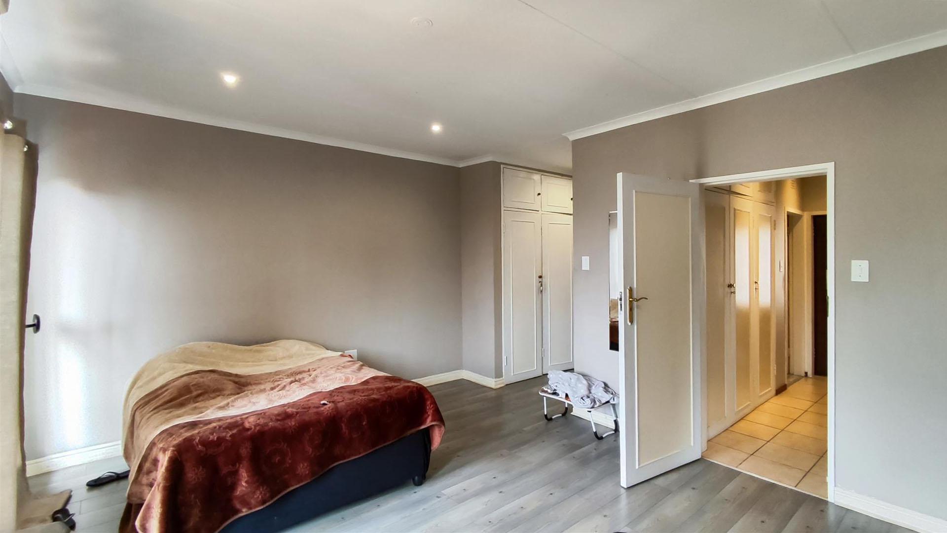 Main Bedroom - 29 square meters of property in Aston Manor