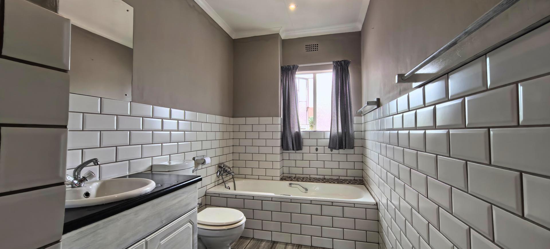 Bathroom 1 - 10 square meters of property in Aston Manor