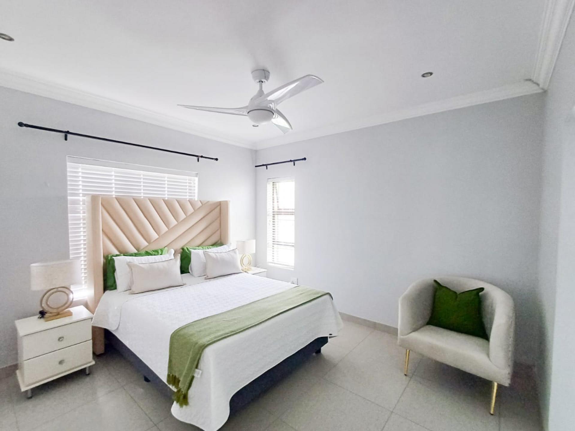 Main Bedroom of property in Gonubie