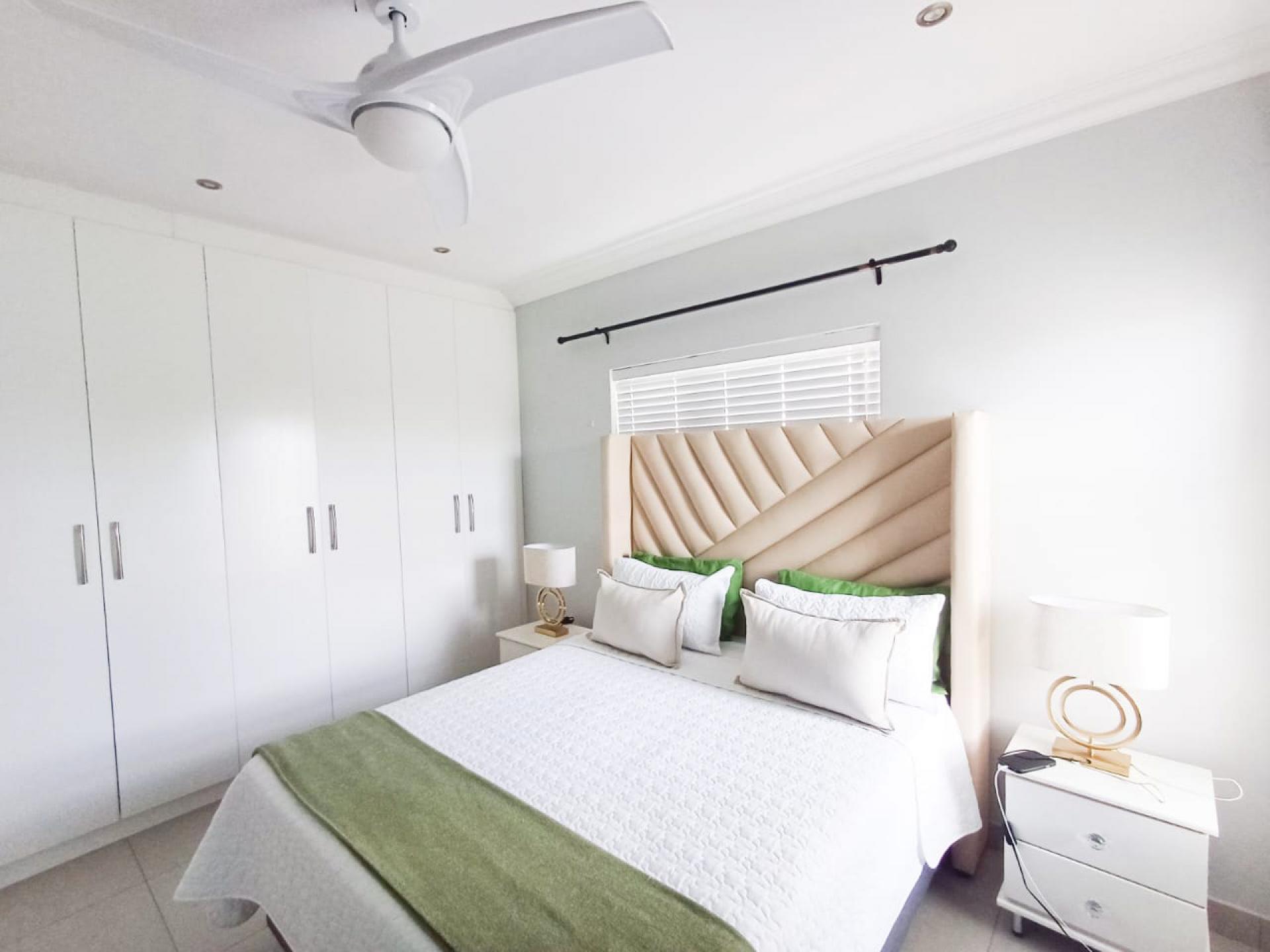 Main Bedroom of property in Gonubie