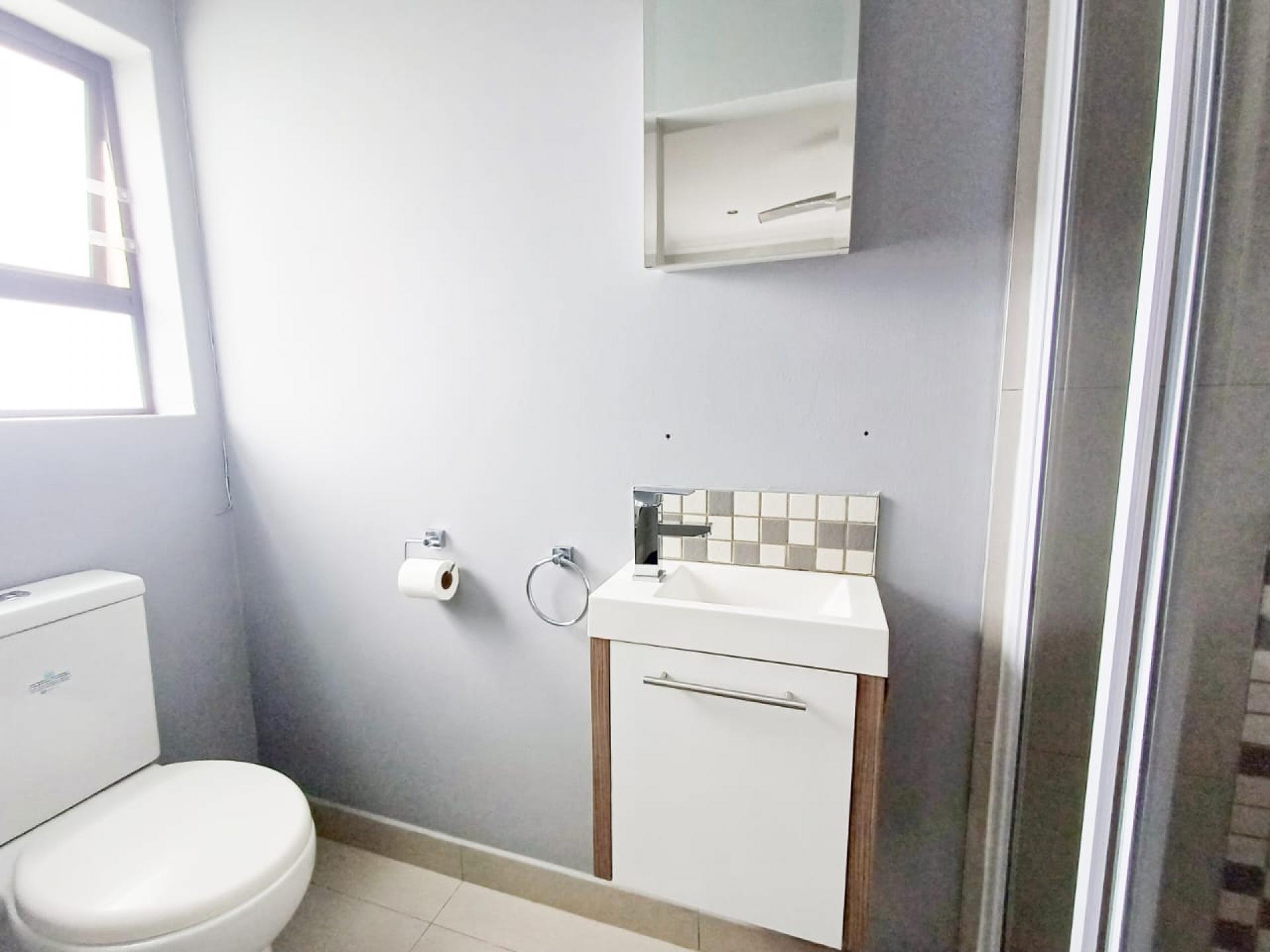 Main Bathroom of property in Gonubie