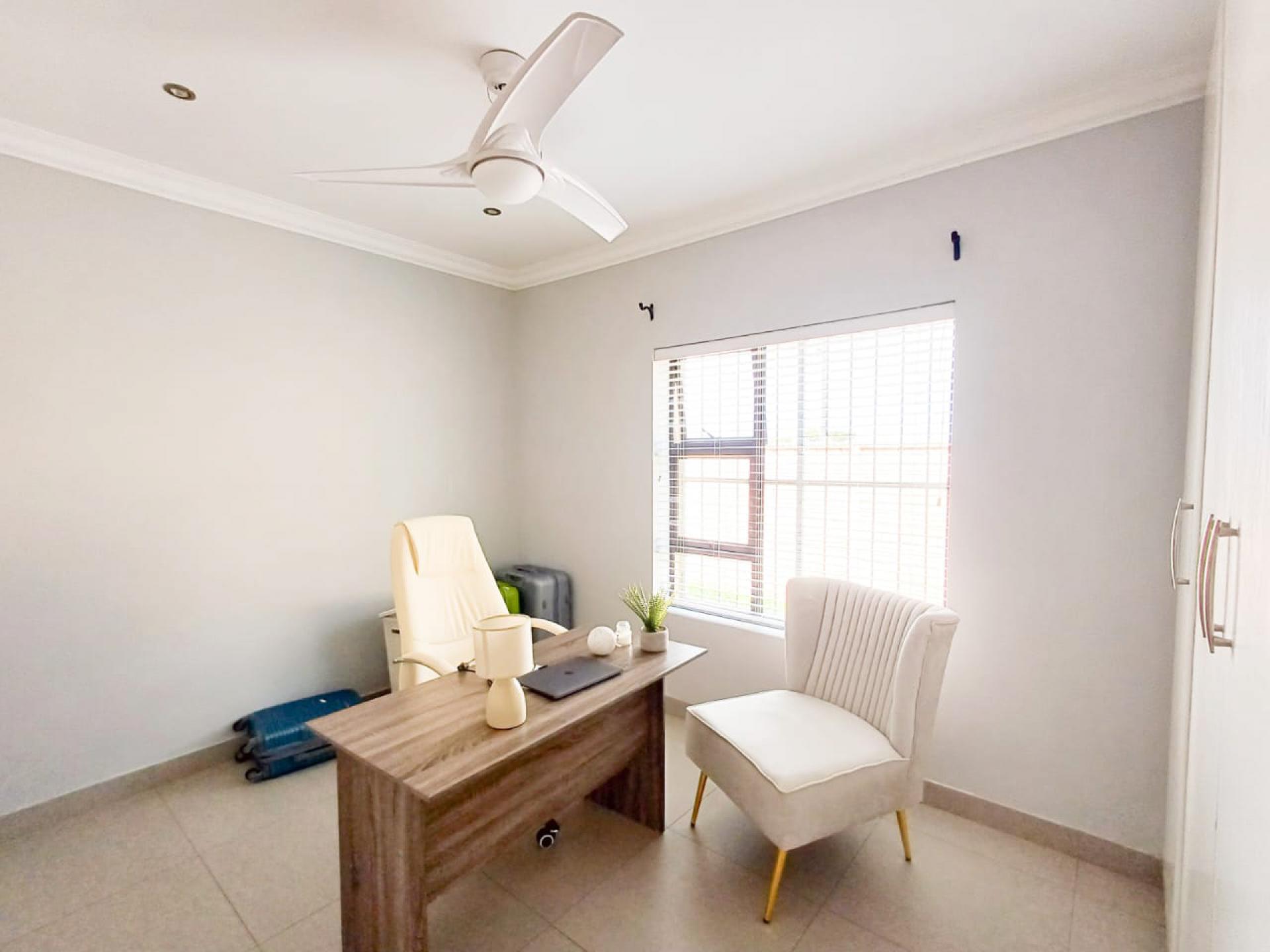 Bed Room 1 of property in Gonubie