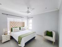 Main Bedroom of property in Gonubie