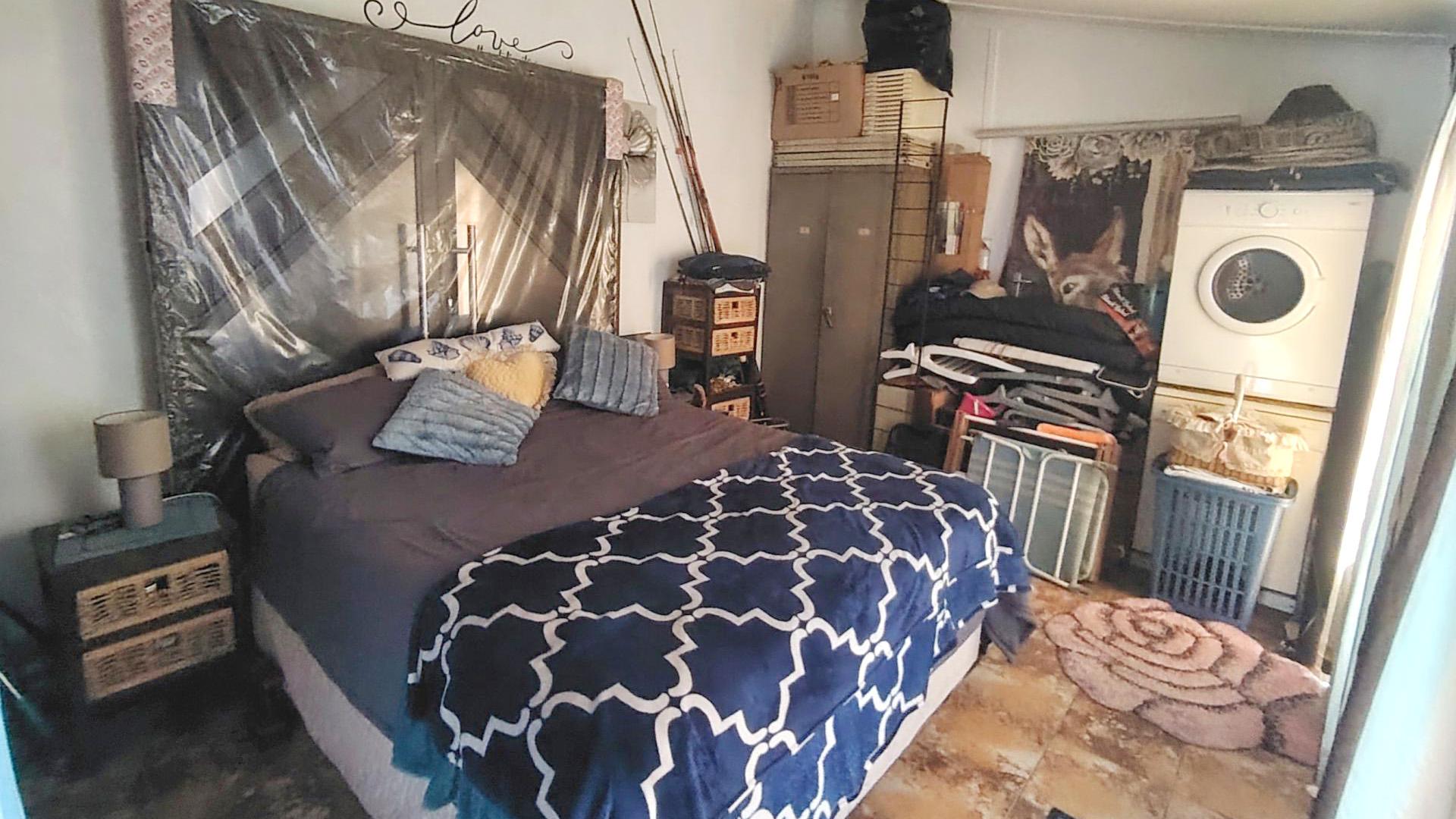 Bed Room 1 of property in Shelly Beach