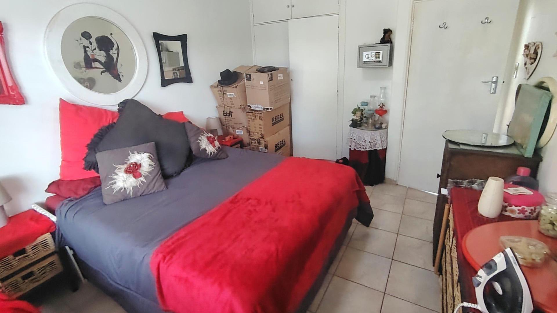 Bed Room 2 of property in Shelly Beach