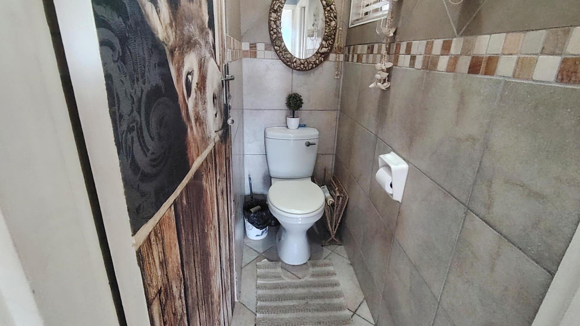 Bathroom 1 of property in Shelly Beach