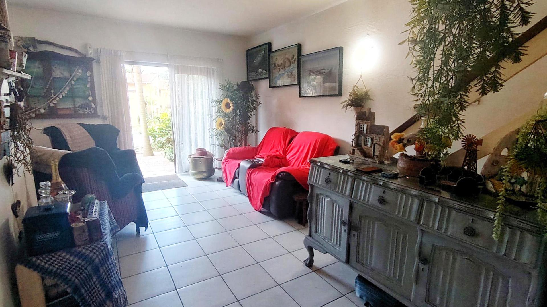 Lounges of property in Shelly Beach