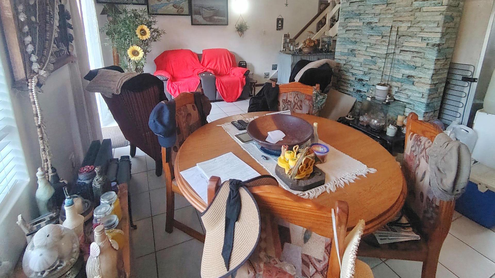 Dining Room of property in Shelly Beach