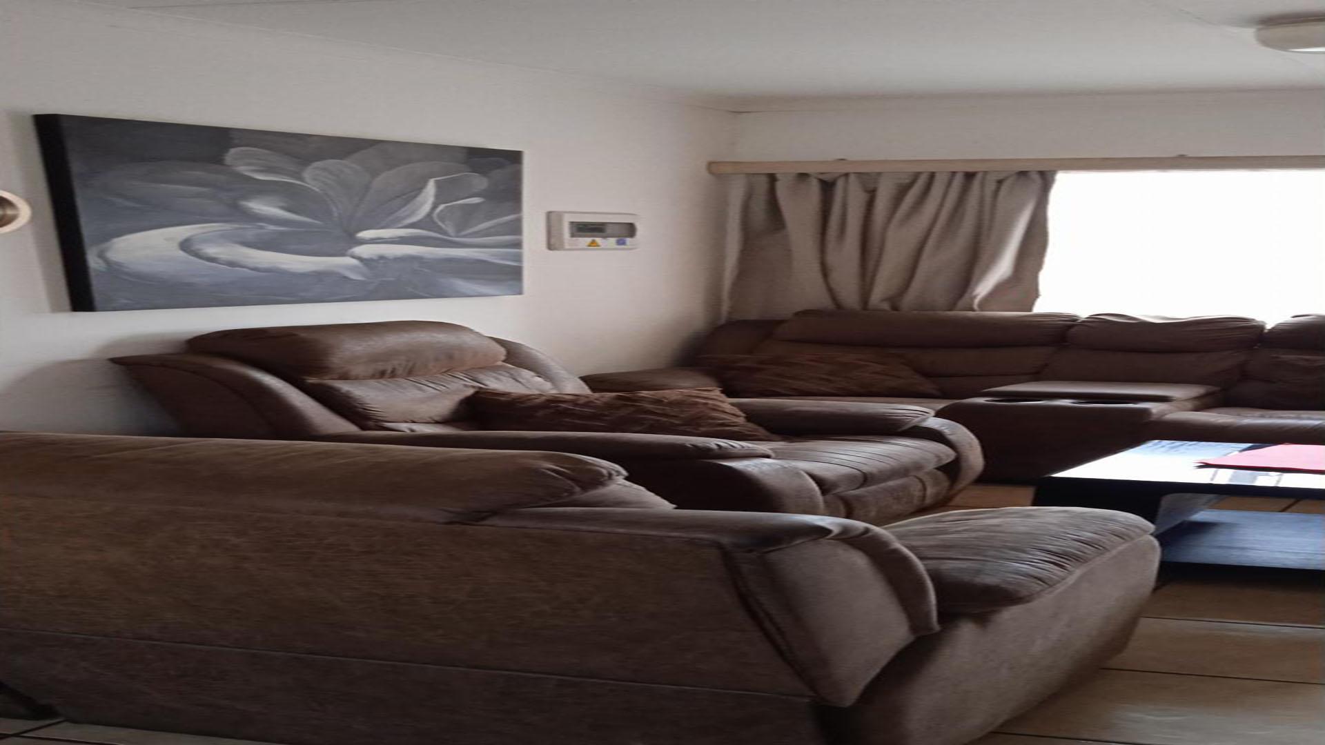 Lounges of property in Emalahleni (Witbank) 