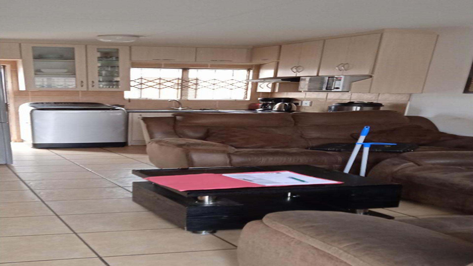 Lounges of property in Emalahleni (Witbank) 