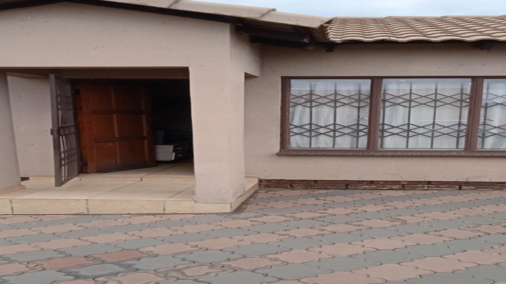 Front View of property in Emalahleni (Witbank) 