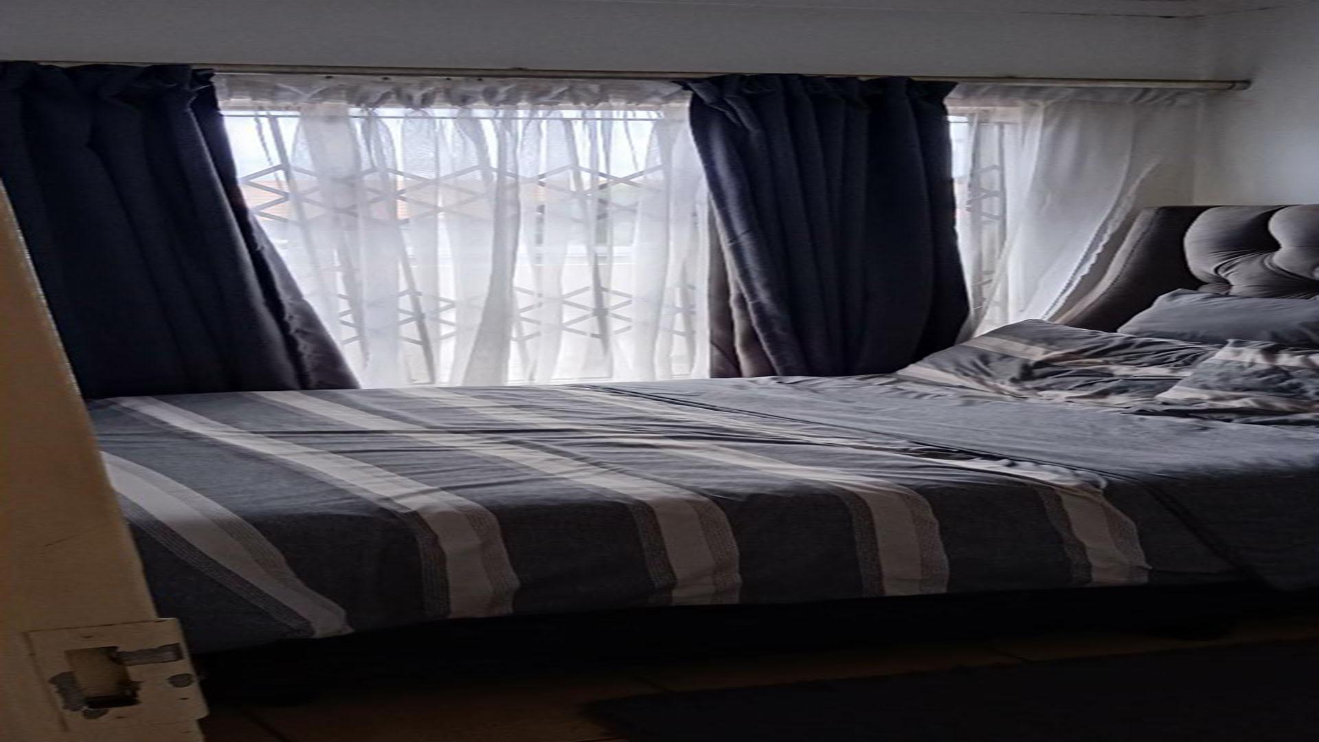 Bed Room 1 of property in Emalahleni (Witbank) 