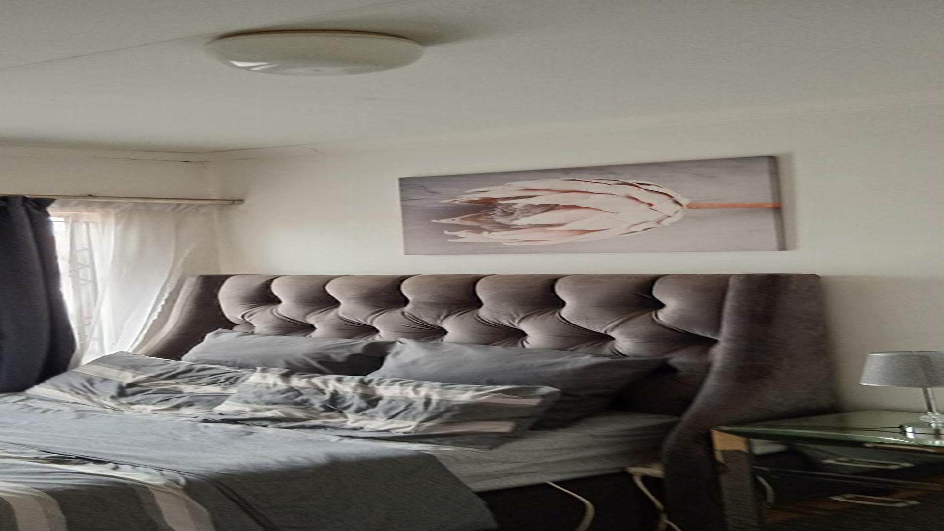 Bed Room 1 of property in Emalahleni (Witbank) 