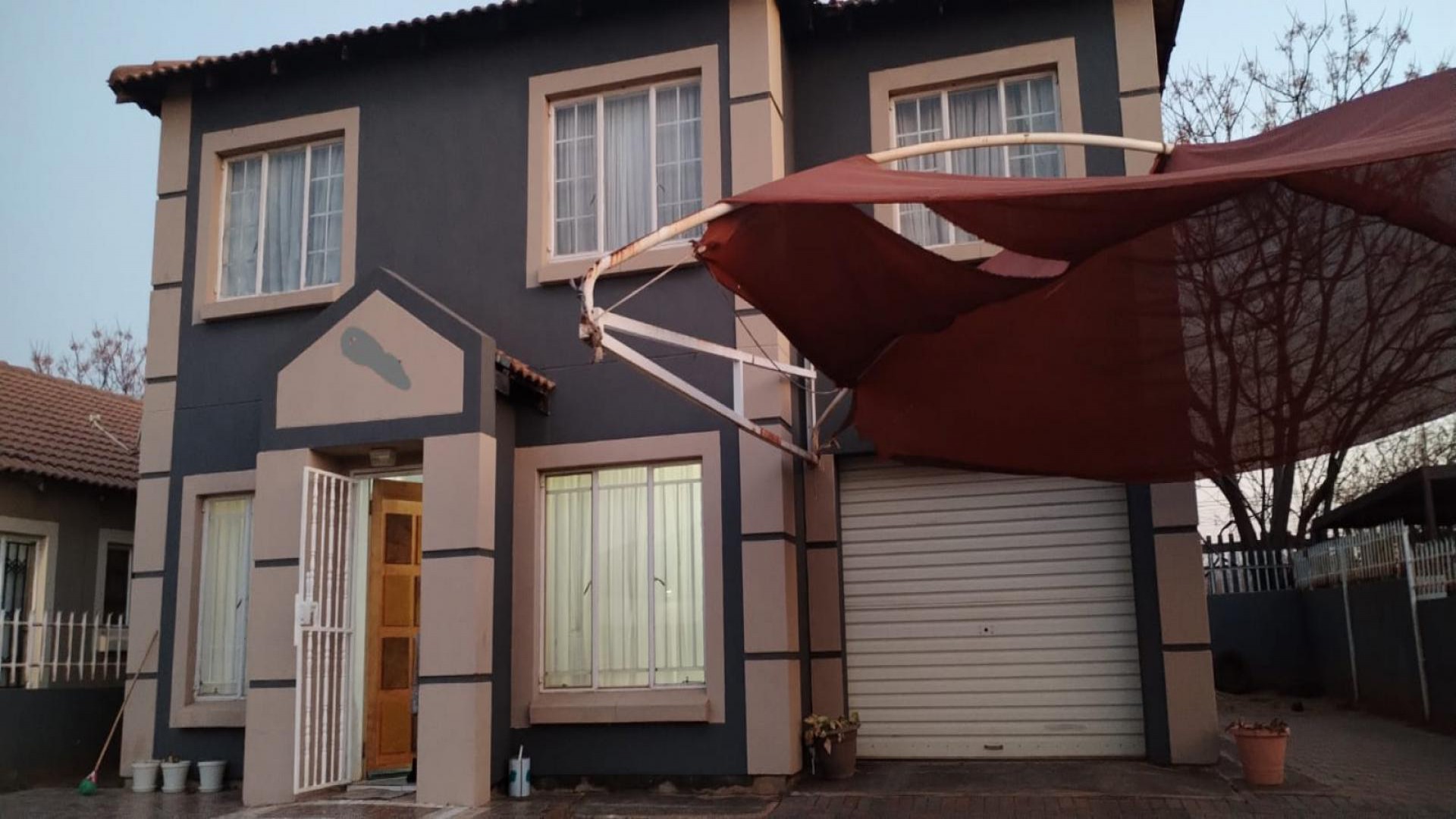 Front View of property in Rosslyn