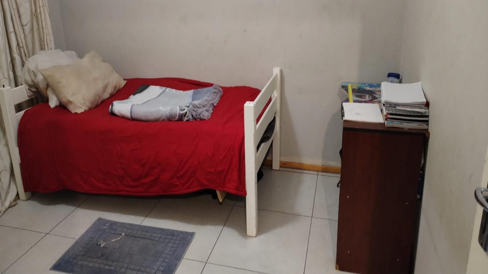 Bed Room 1 of property in Rosslyn