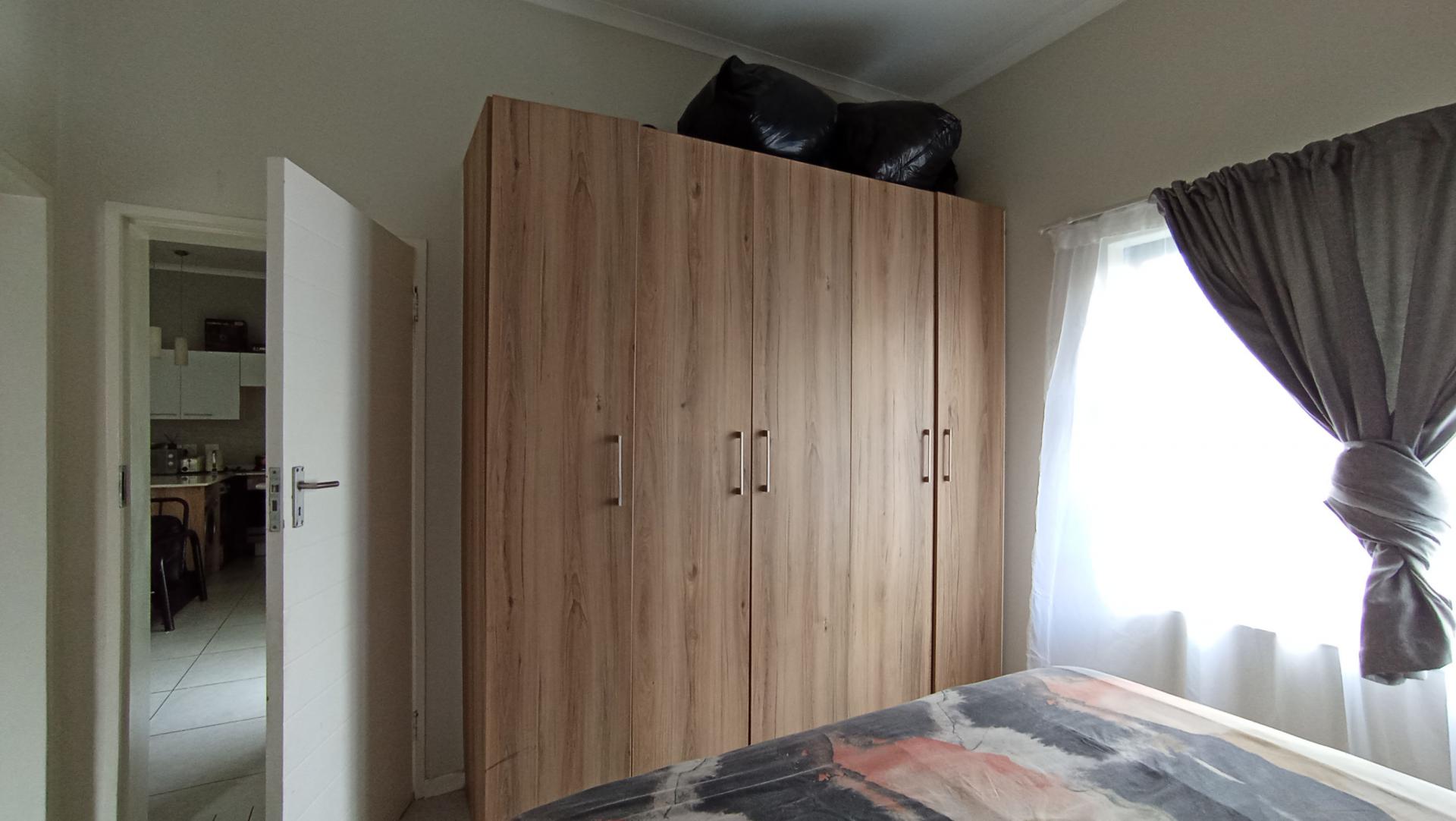 Bed Room 1 - 13 square meters of property in Westlake View