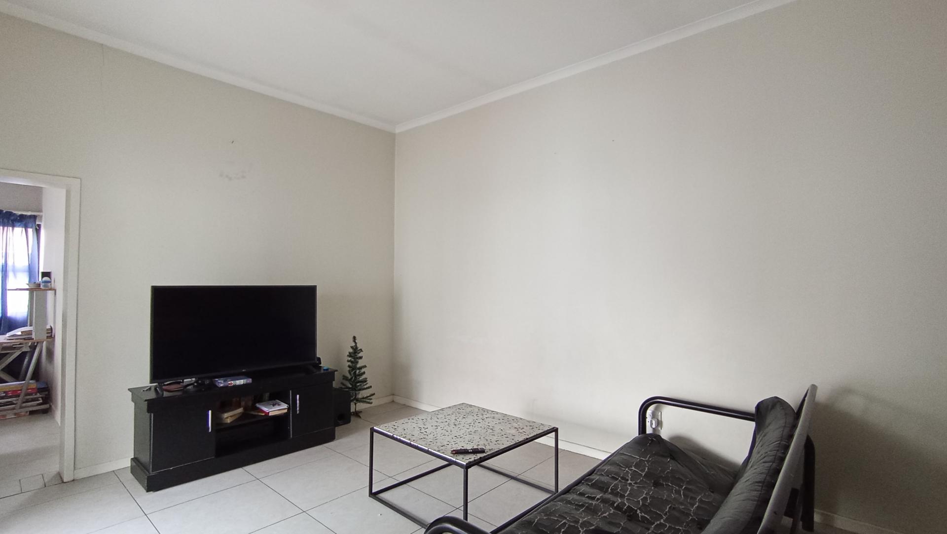 Lounges - 15 square meters of property in Westlake View