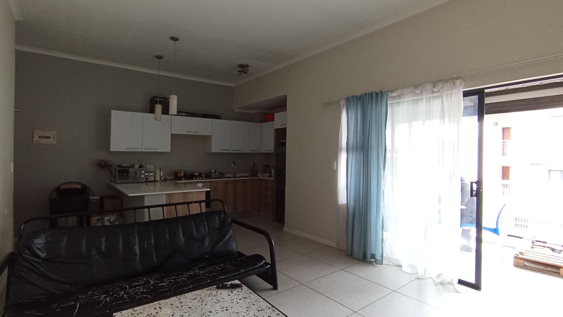 Lounges - 15 square meters of property in Westlake View