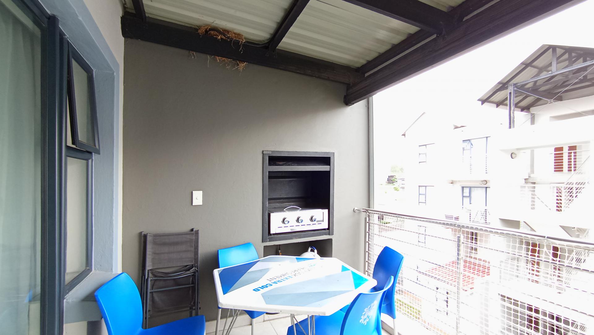 Balcony - 12 square meters of property in Westlake View