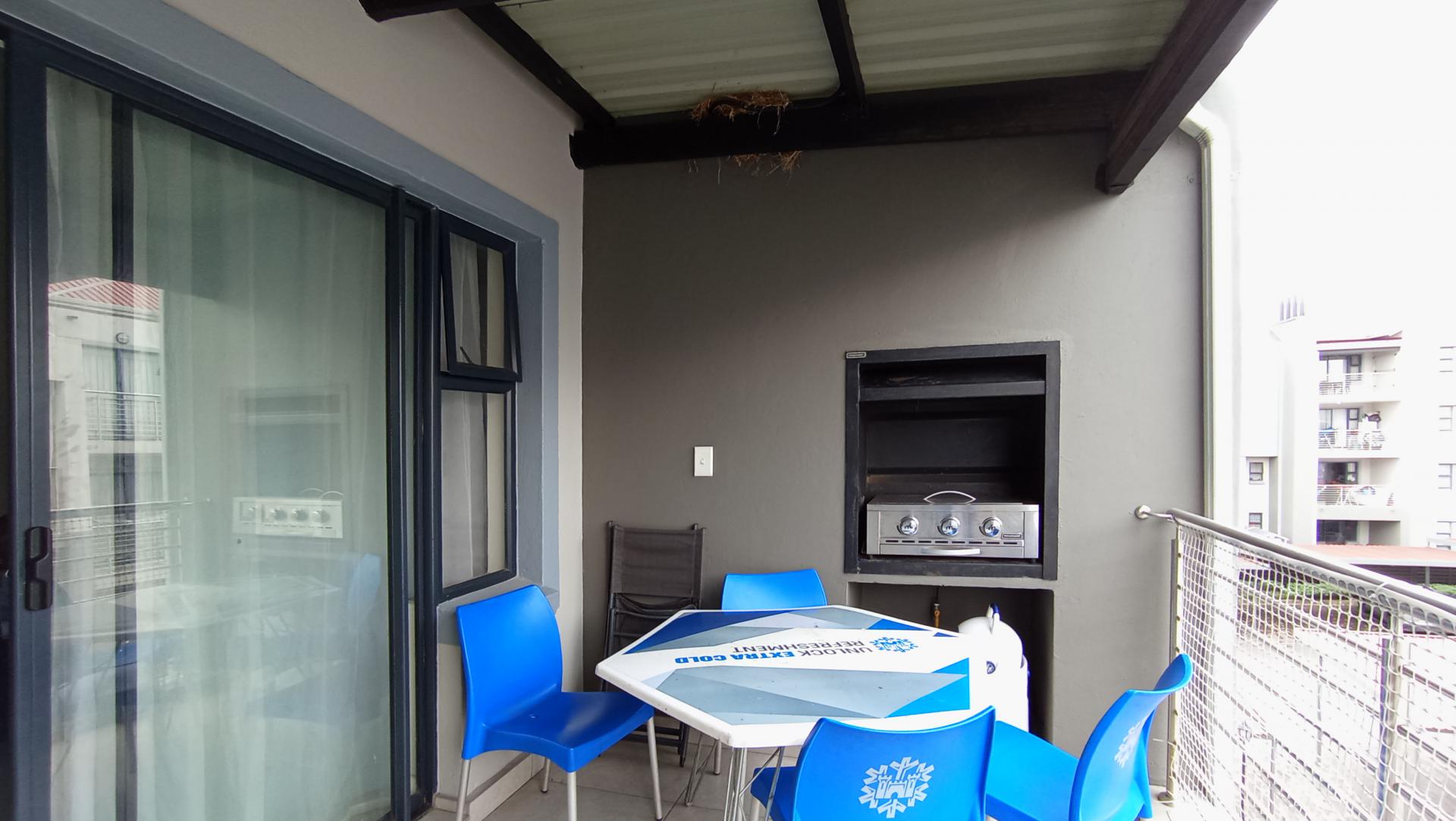 Balcony - 12 square meters of property in Westlake View