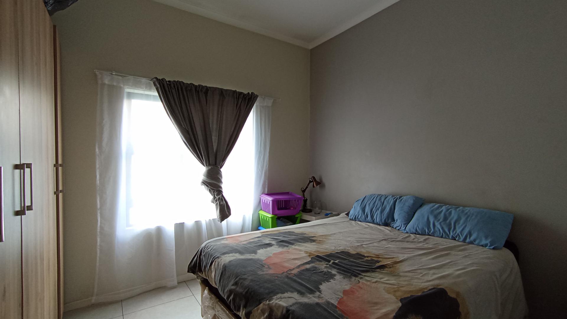 Bed Room 1 - 13 square meters of property in Westlake View
