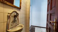 Bathroom 1 - 9 square meters of property in Bedfordview