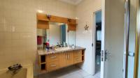 Bathroom 2 of property in Bedfordview