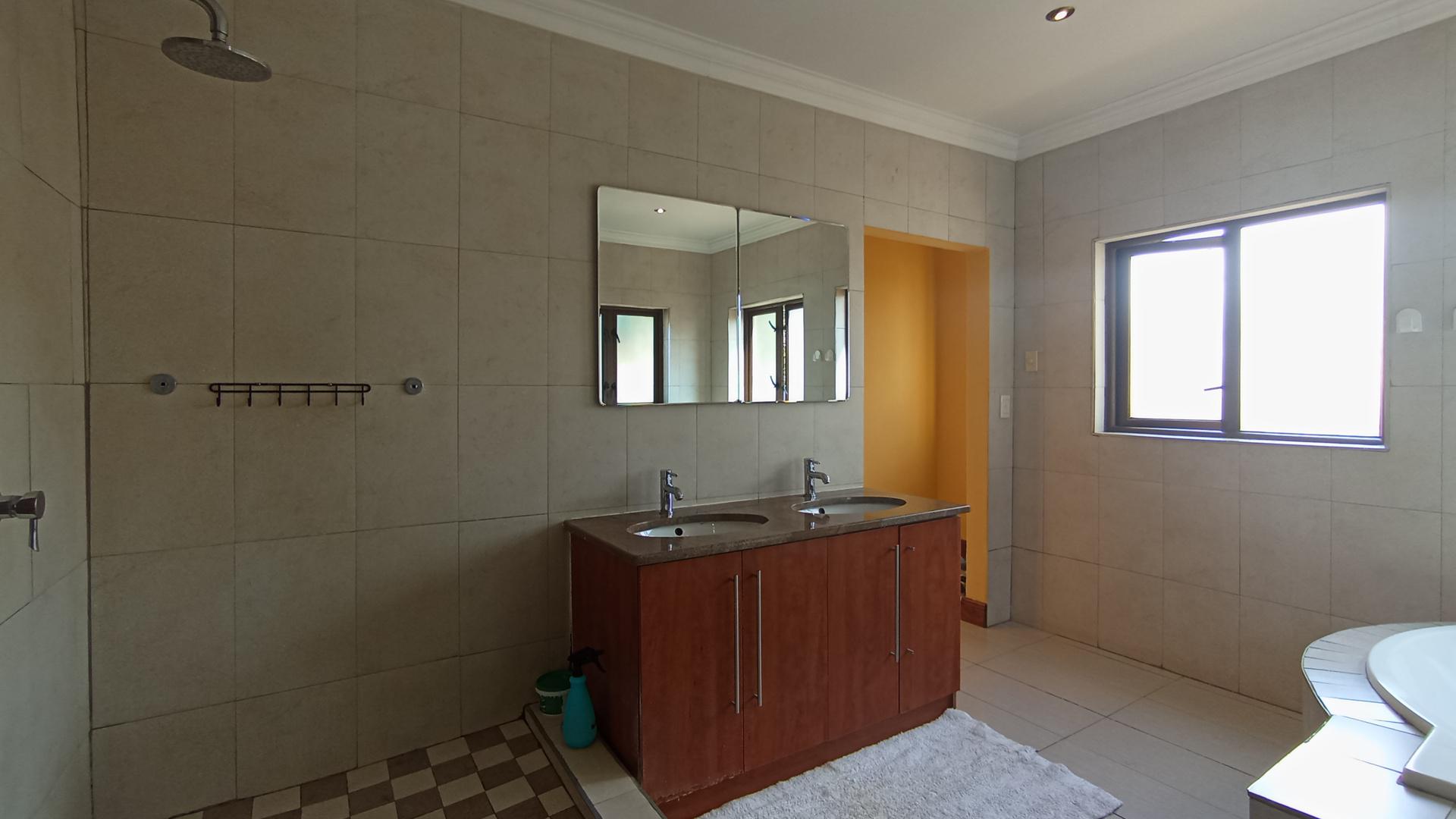Bathroom 3+ - 44 square meters of property in Savanna Hills Estate
