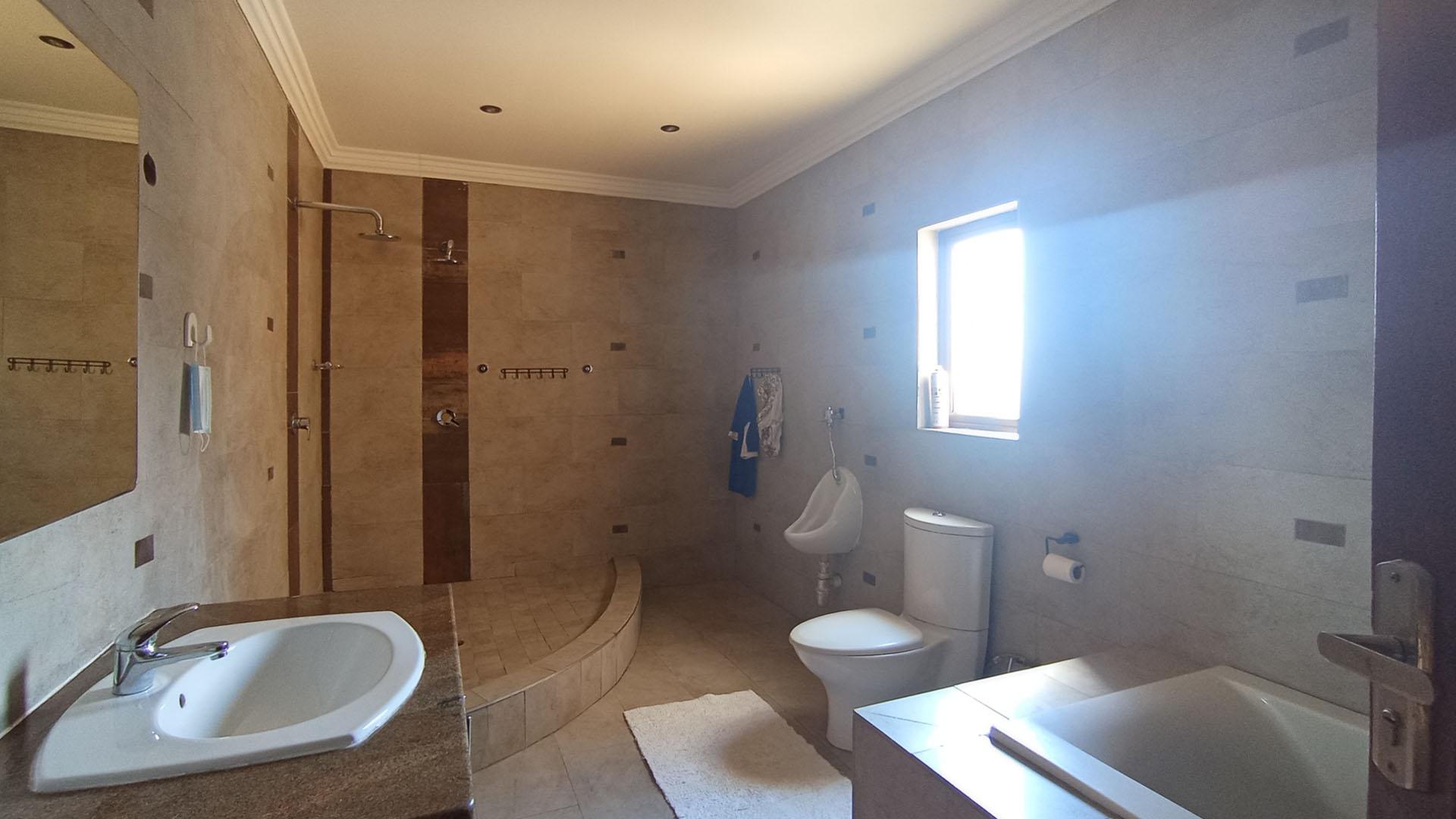 Bathroom 3+ - 44 square meters of property in Savanna Hills Estate