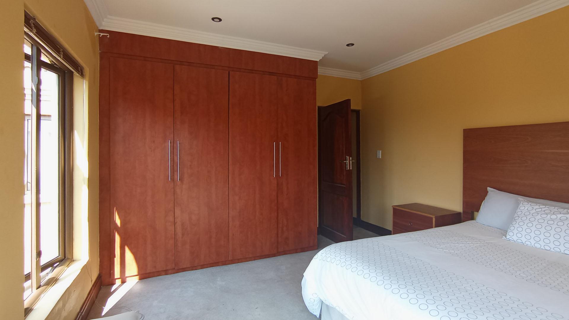 Bed Room 5+ - 130 square meters of property in Savanna Hills Estate