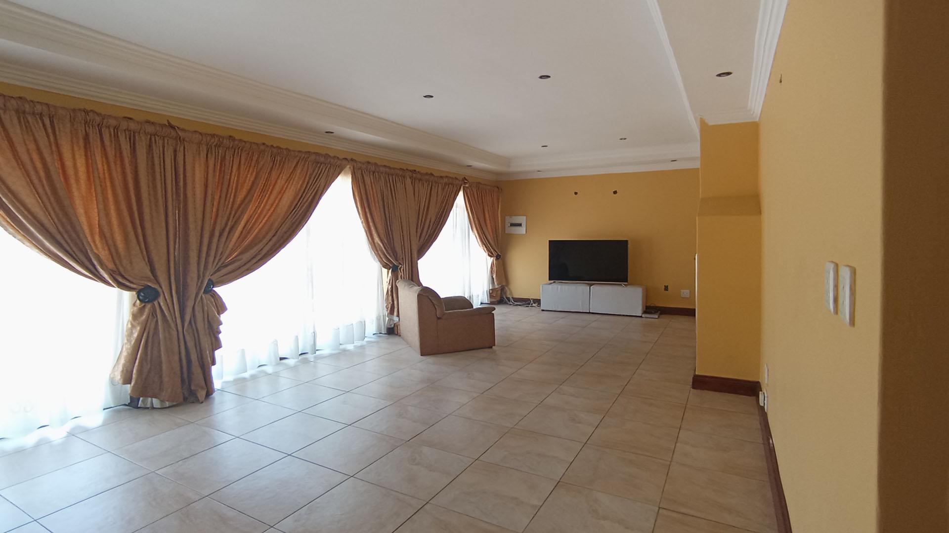 Bed Room 5+ - 130 square meters of property in Savanna Hills Estate