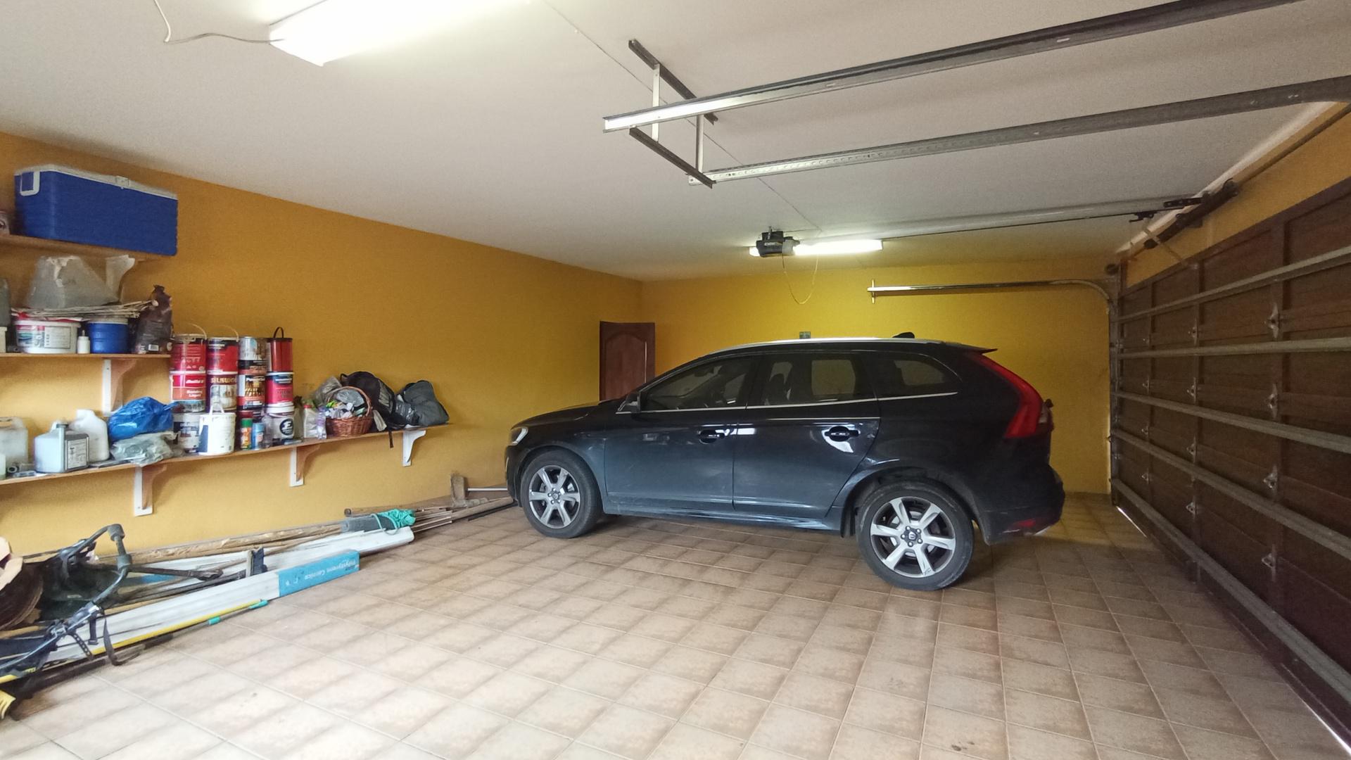 Garage - 68 square meters of property in Savanna Hills Estate