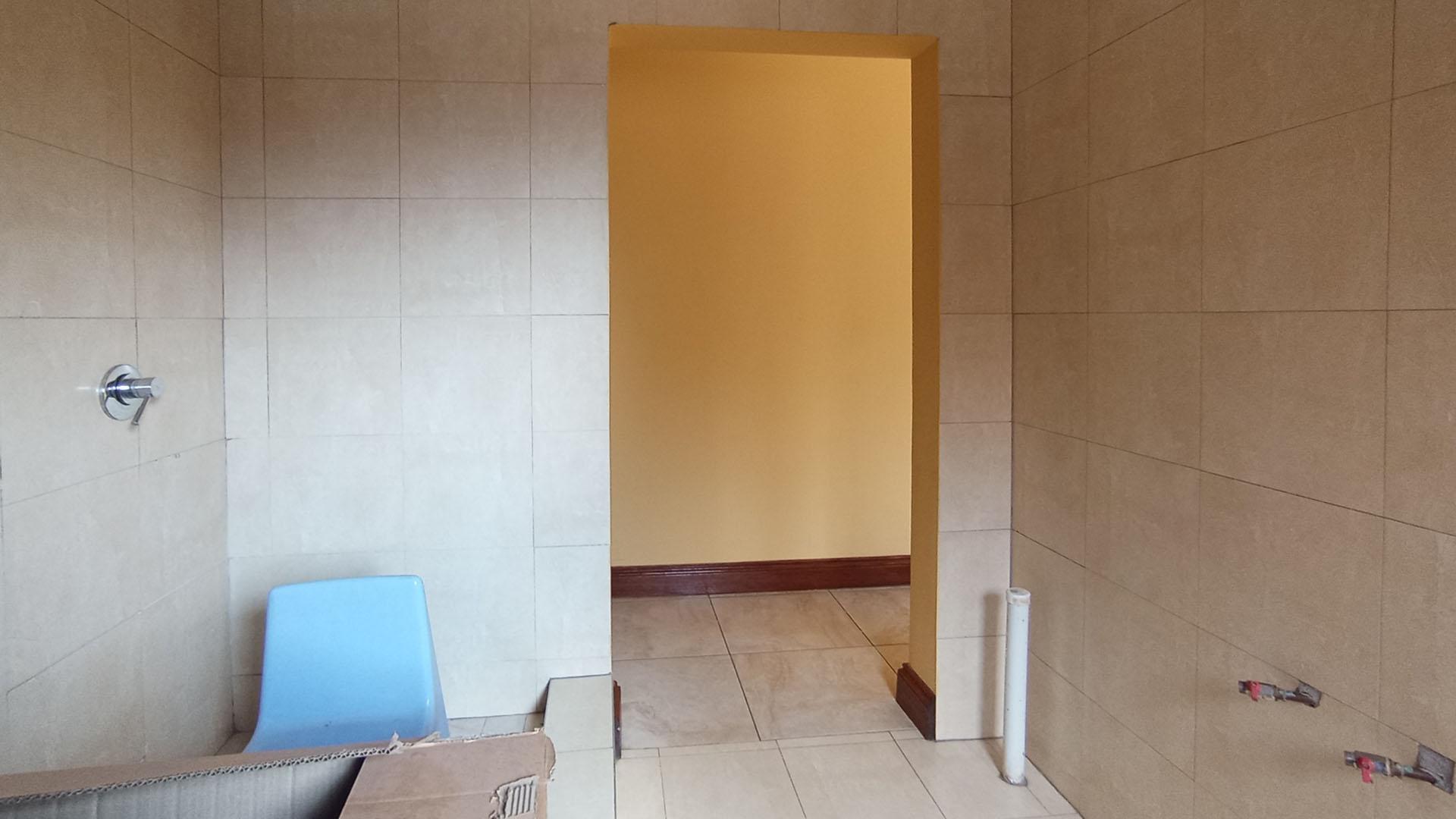 Bathroom 2 - 6 square meters of property in Savanna Hills Estate