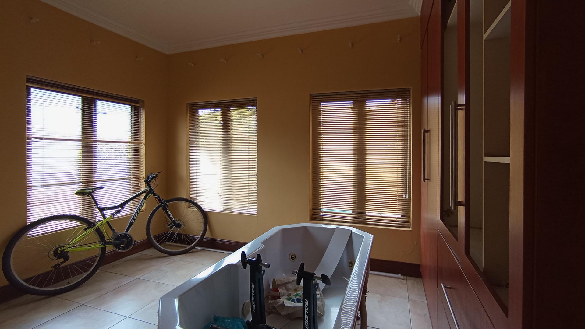 Bed Room 2 - 16 square meters of property in Savanna Hills Estate