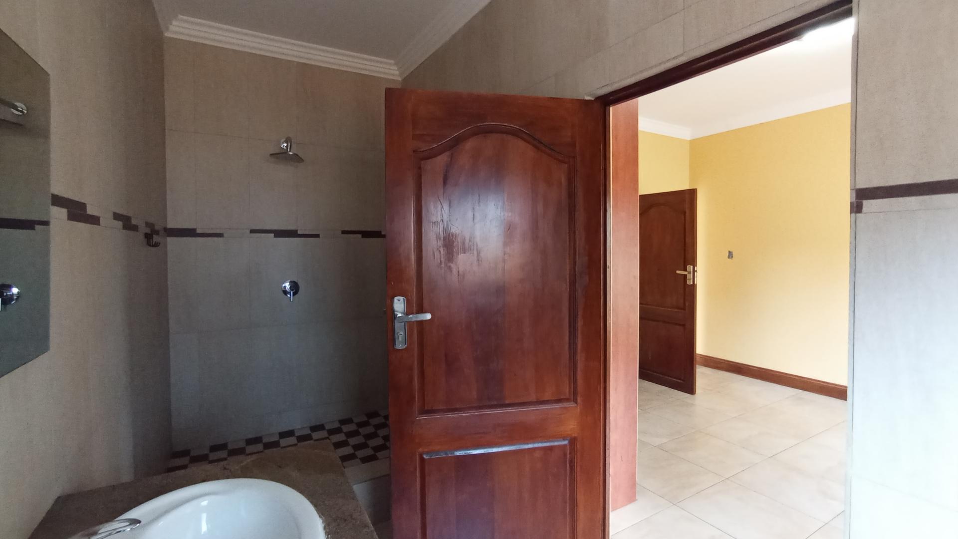 Bathroom 1 - 8 square meters of property in Savanna Hills Estate