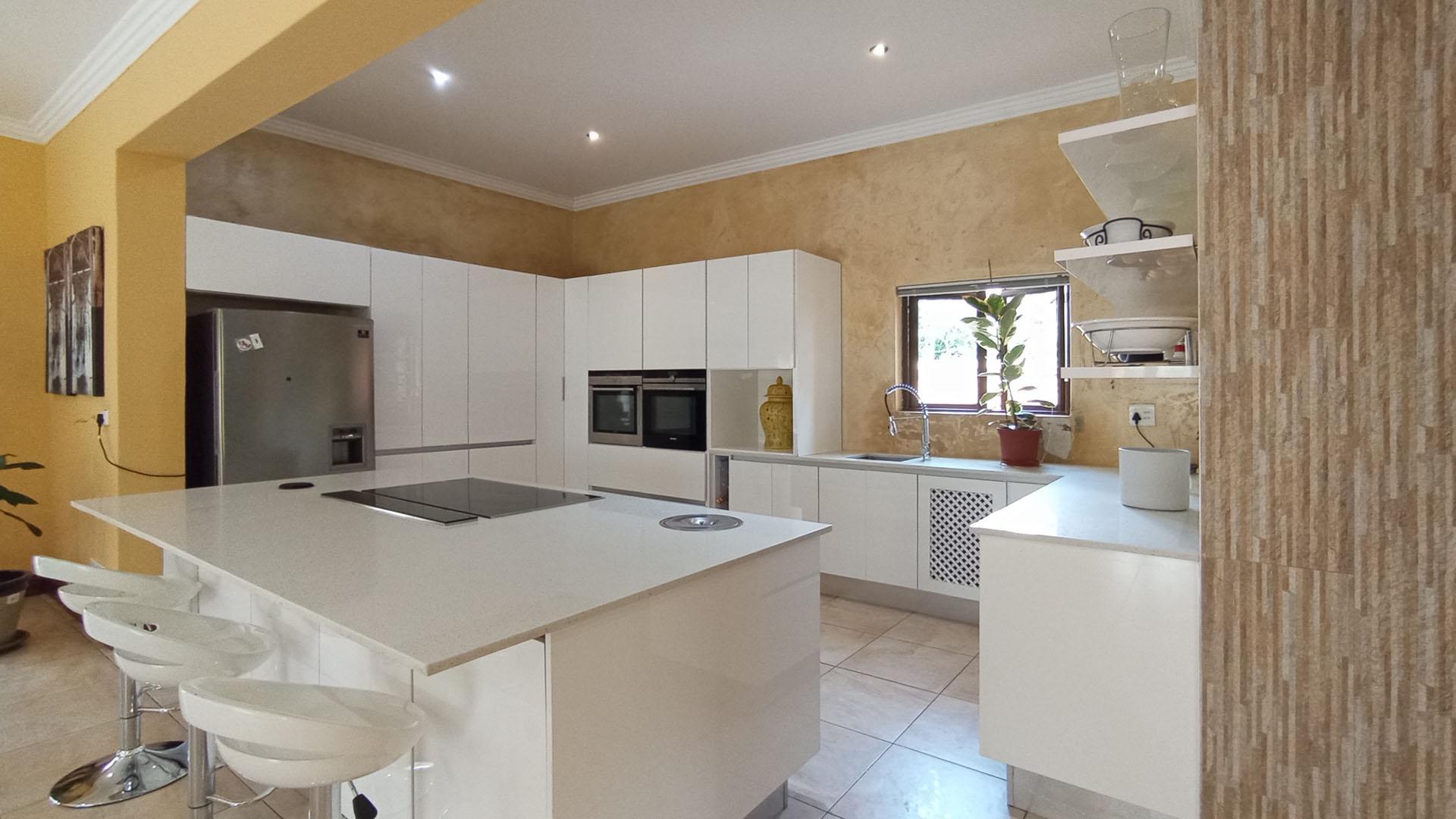 Kitchen - 17 square meters of property in Savanna Hills Estate