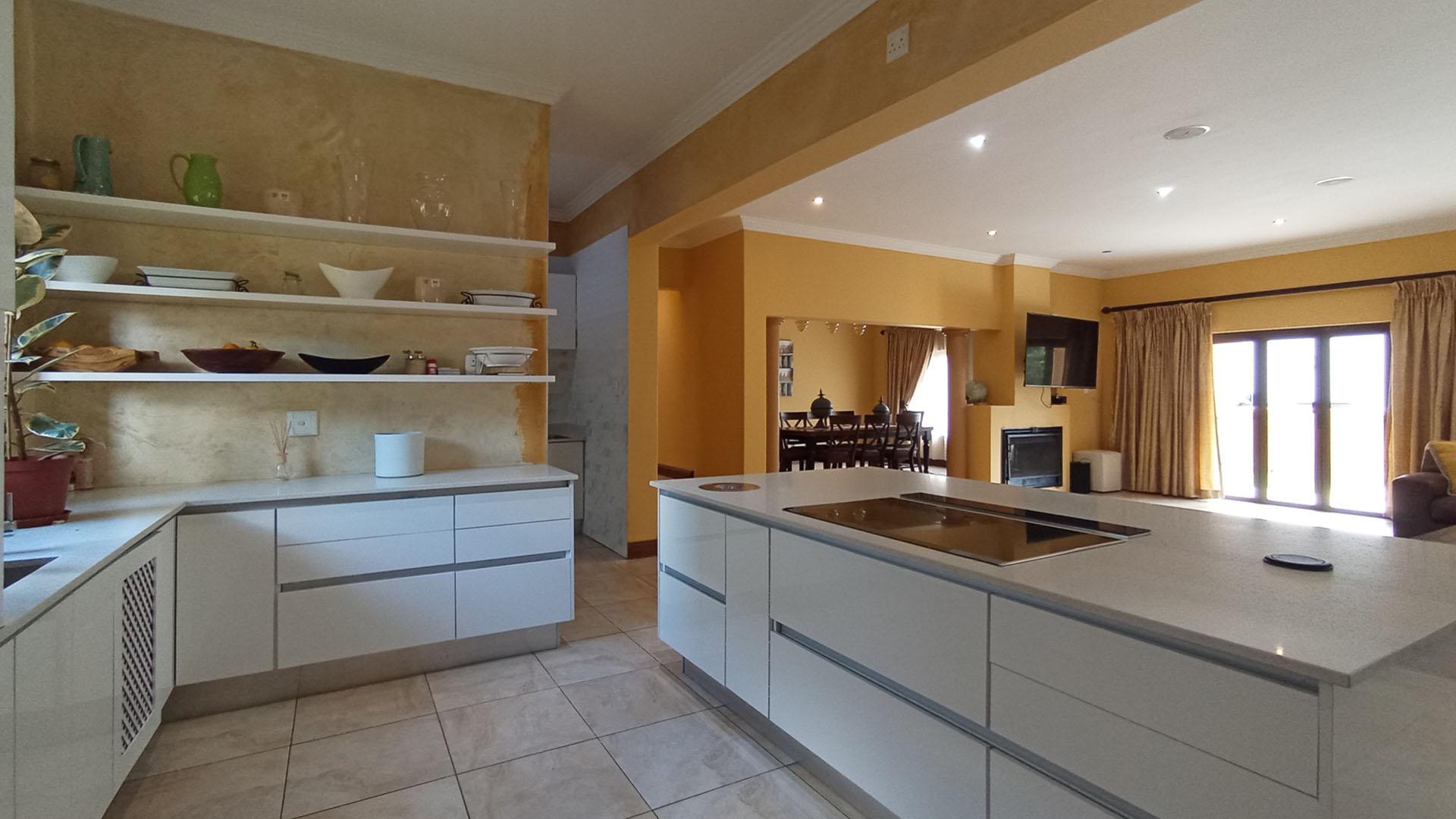 Kitchen - 17 square meters of property in Savanna Hills Estate