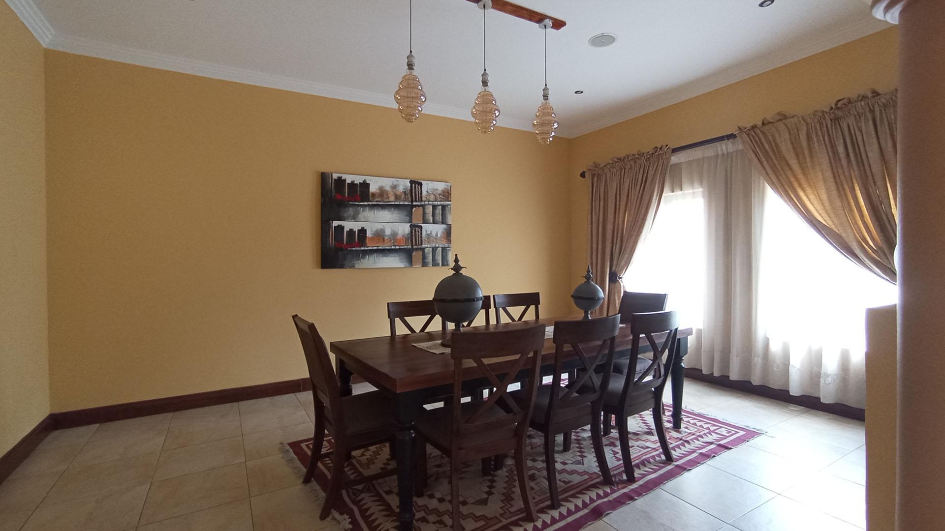 Dining Room - 26 square meters of property in Savanna Hills Estate